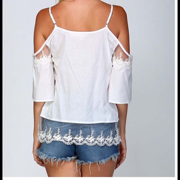 ‼️ Clearance White Cold Shoulder Top - Picture 4 of 4