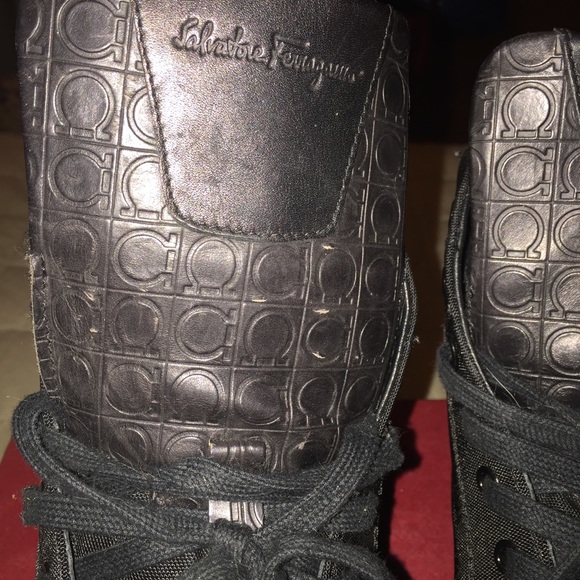 Salvatore Ferragamo on hold - Picture 3 of 4