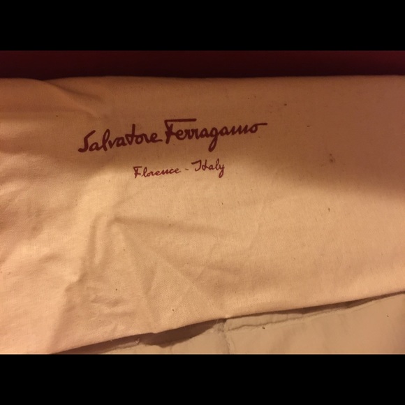 Salvatore Ferragamo on hold - Picture 4 of 4