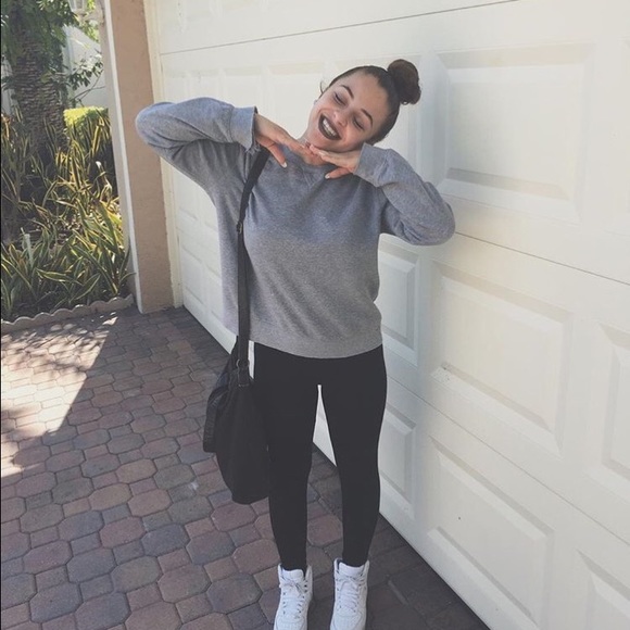 Meet your Posher, Dahlia