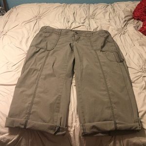 Eddie Bauer Blakely Fit Gray Cargo Capris size 20w