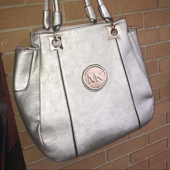 Bag MK Gold new w/out tag, 3 big separate pockets