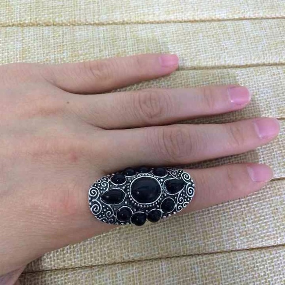 Vintage black stone ring