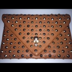 Studded clutch with skull
