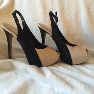Cute BCBG heels! Tan & Black!