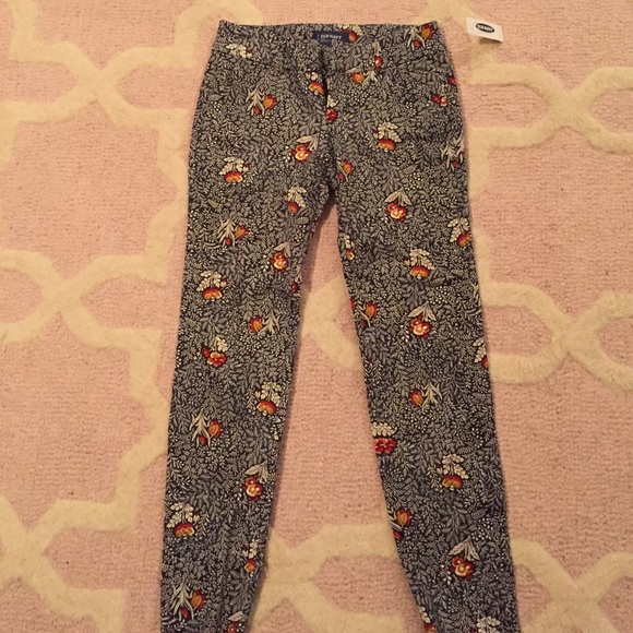 NWT Old Navy Pixie Pant in navy floral