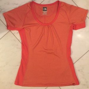 NWOT North face workout or casual top.