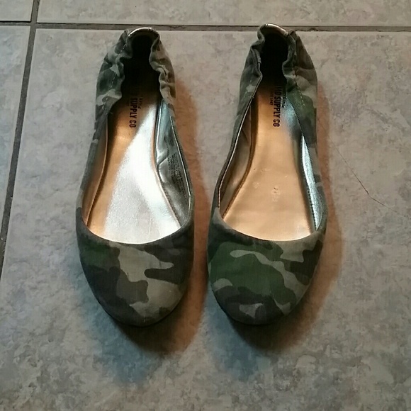 Camouflage flats