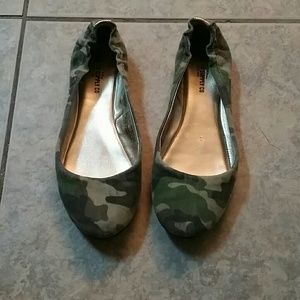Camouflage flats