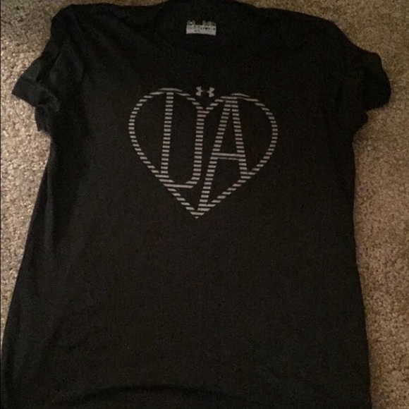 Size medium under armour tee