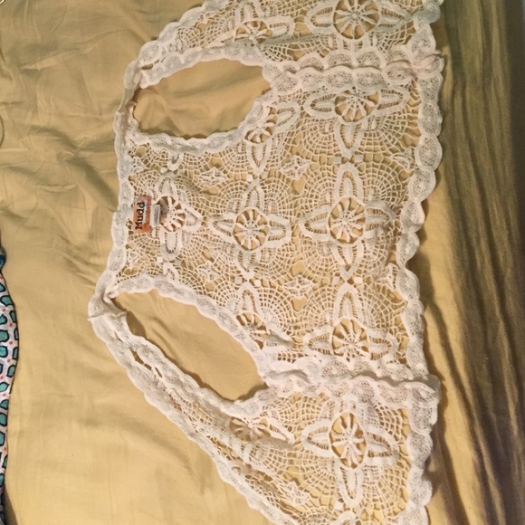 Vest - Picture 2 of 3