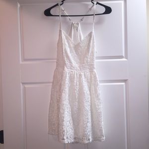 Abercrombie & Fitch White Lace Backless Dress