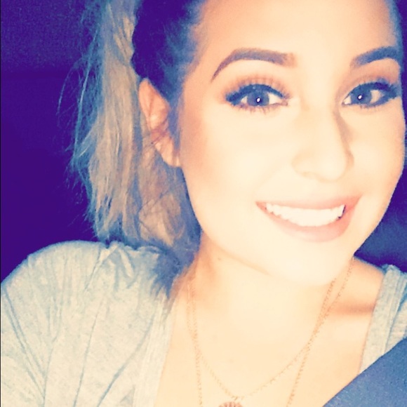 Meet your Posher, Jaquelin