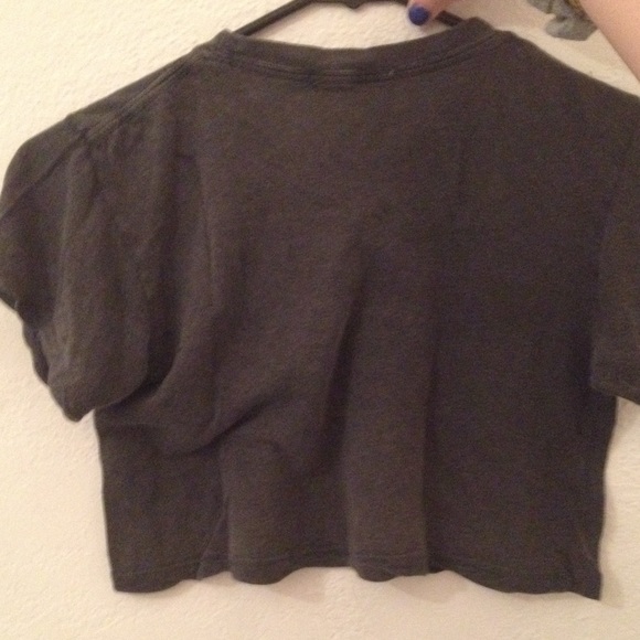 Cropped Grey Graphic Tee - Picture 4 of 4