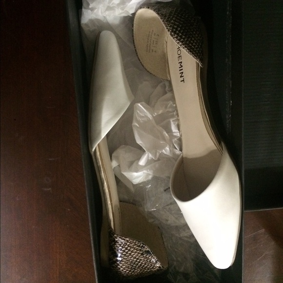 Pointed Toe Flats in Faux Snakeskin - Unworn - Picture 2 of 2