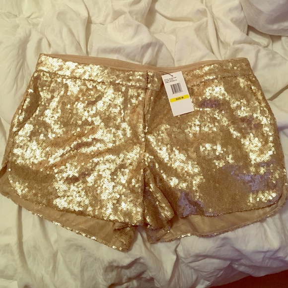 Jessica Simpson ✨ gold sequin shorts ✨