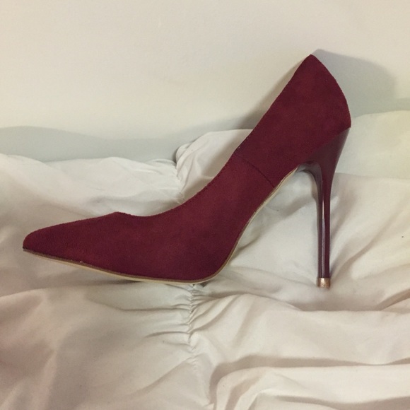 Red pumps - Picture 2 of 3