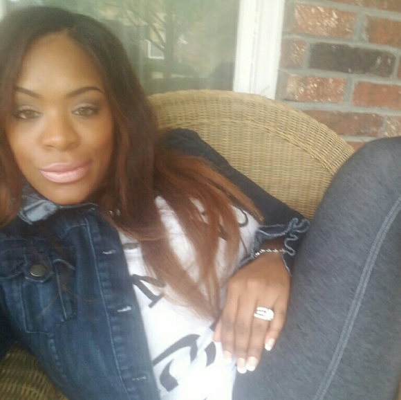 Meet your Posher, April - Picture 2 of 5