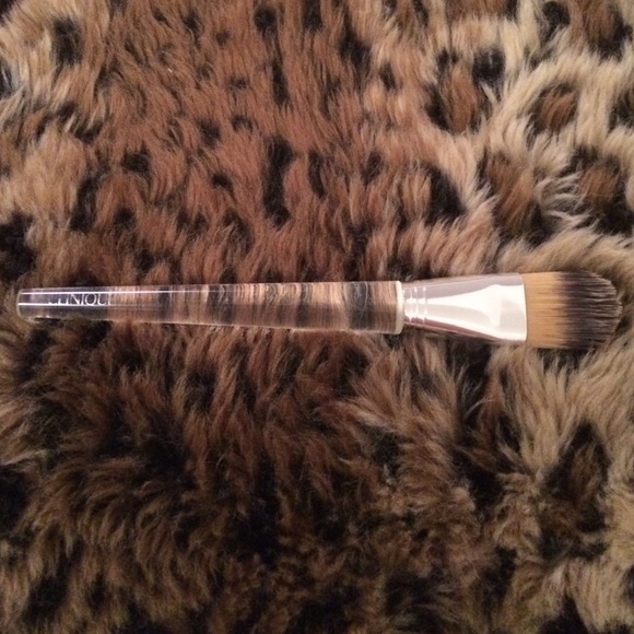 Clinique foundation brush
