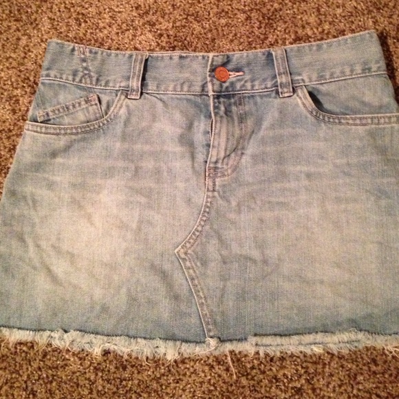 Short, faded jean Old Navy skirt