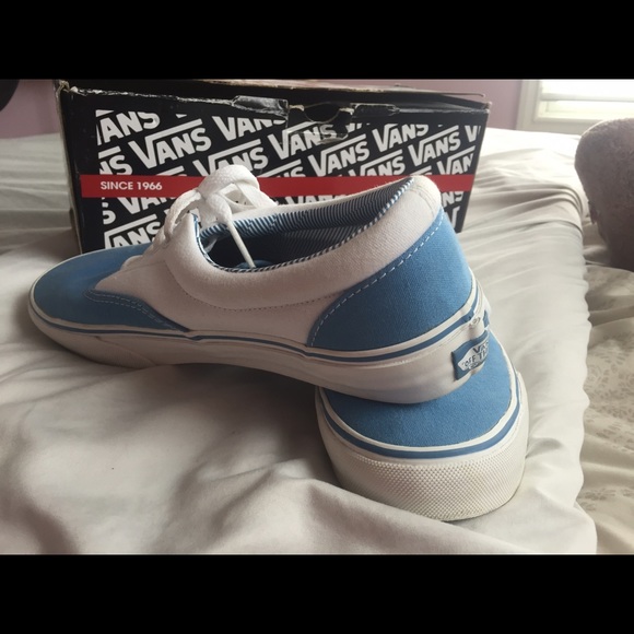 Women's size 9 vans- never worn‼️