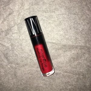 Mirenesse mattfinity lip rouge.