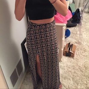 BRANDY MELVILLE MAXI SKIRT. WORN ONCE.