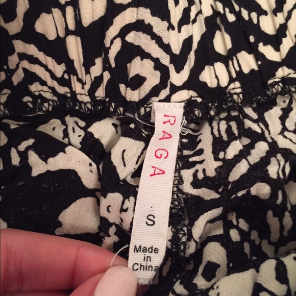 URBAN OUTFITTER TRIBAL PRINT SHORTS WITH TRIM. - Picture 3 of 3