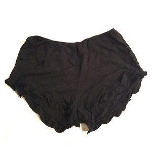Loose black ruffle shorts