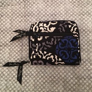 ❗️Sold❗️ Canterberry Cobalt Compact Zip Wallet