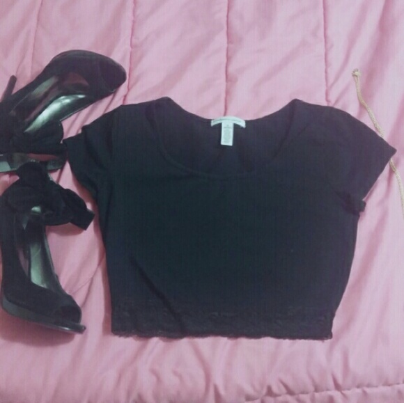 Black Fitted Crop Top with Lace Detail