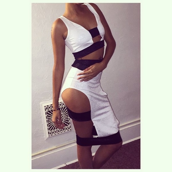 Black N White Set
