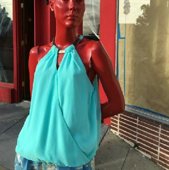 Light blue top - Picture 2 of 3