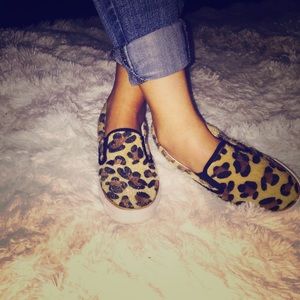 Selling cheetah flats 😊used 1 time 4 about & hour