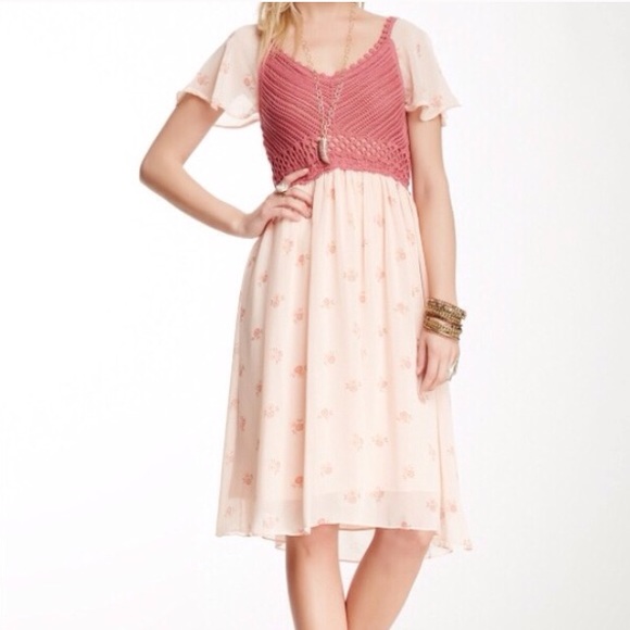 FREE PEOPLE Flowy dress w/ sleeves