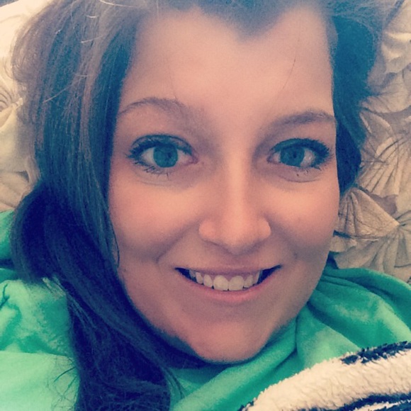 Meet your Posher, Courtney - Picture 1 of 1