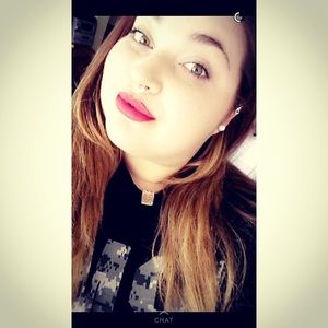 Meet your Posher, Shelbi