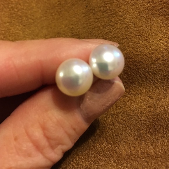 6 Pairs of earrings! 💕💚💕 must have!!! Only $6 - Picture 3 of 3