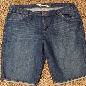 Old Navy Sweetheart Cuffed Jean Shorts Size 16