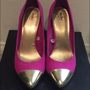 HOT PINK * Mossimo* heels with gold toe detail