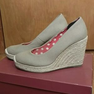 Tan wedges