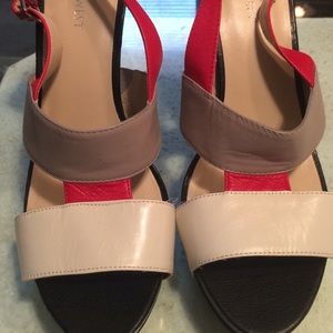 Ladies Nine West beautiful sandals like new