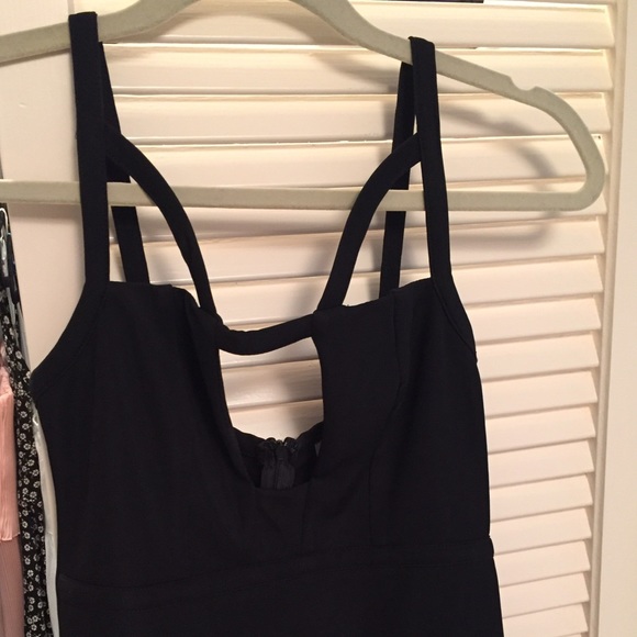 BRAND NEW TOBI DRESS!! Never worn. Bodycon cut out - Picture 4 of 4