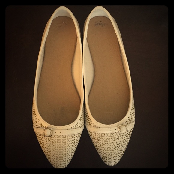 Cute Ballet Flats - Creamy White!