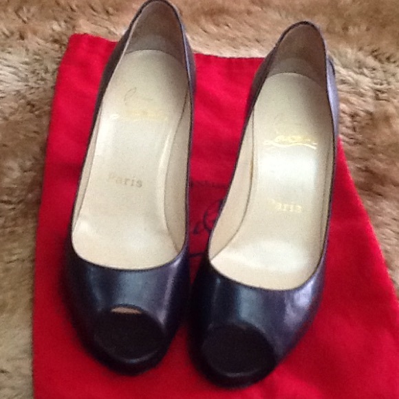 🚫🚫 SOLD 🚫🚫 CHRISTIAN LOUBOUTIN PEEP TOE