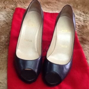 🚫🚫 SOLD 🚫🚫 CHRISTIAN LOUBOUTIN PEEP TOE