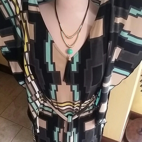 Beautiful Geometric Design Dress - Picture 2 of 4