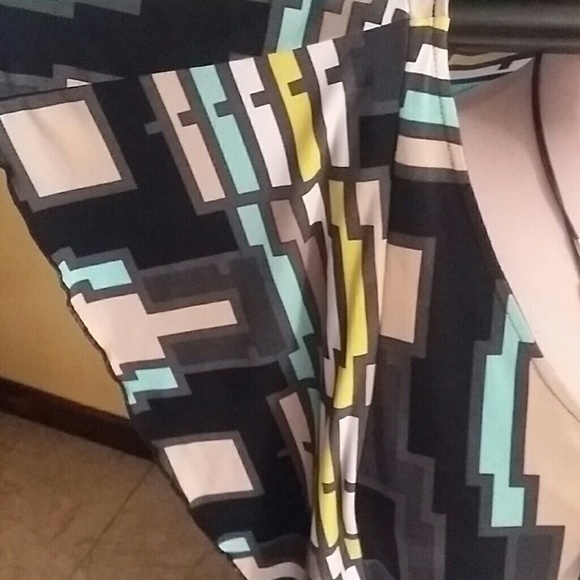 Beautiful Geometric Design Dress - Picture 3 of 4