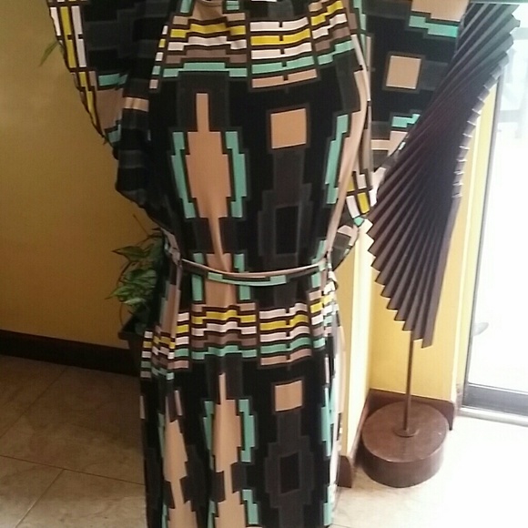 Beautiful Geometric Design Dress - Picture 4 of 4