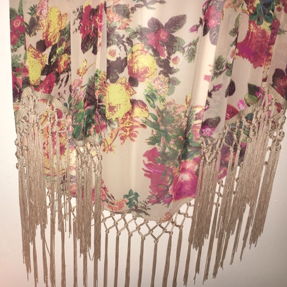 Floral Kimono 🌺🌸🌹 🙏🏾 - Picture 3 of 3